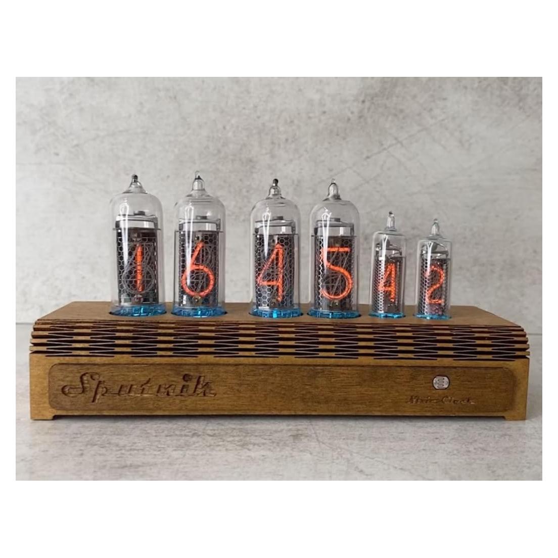 Reloj de escritorio Nixie IN-14 e IN-16 madera hecho a mano