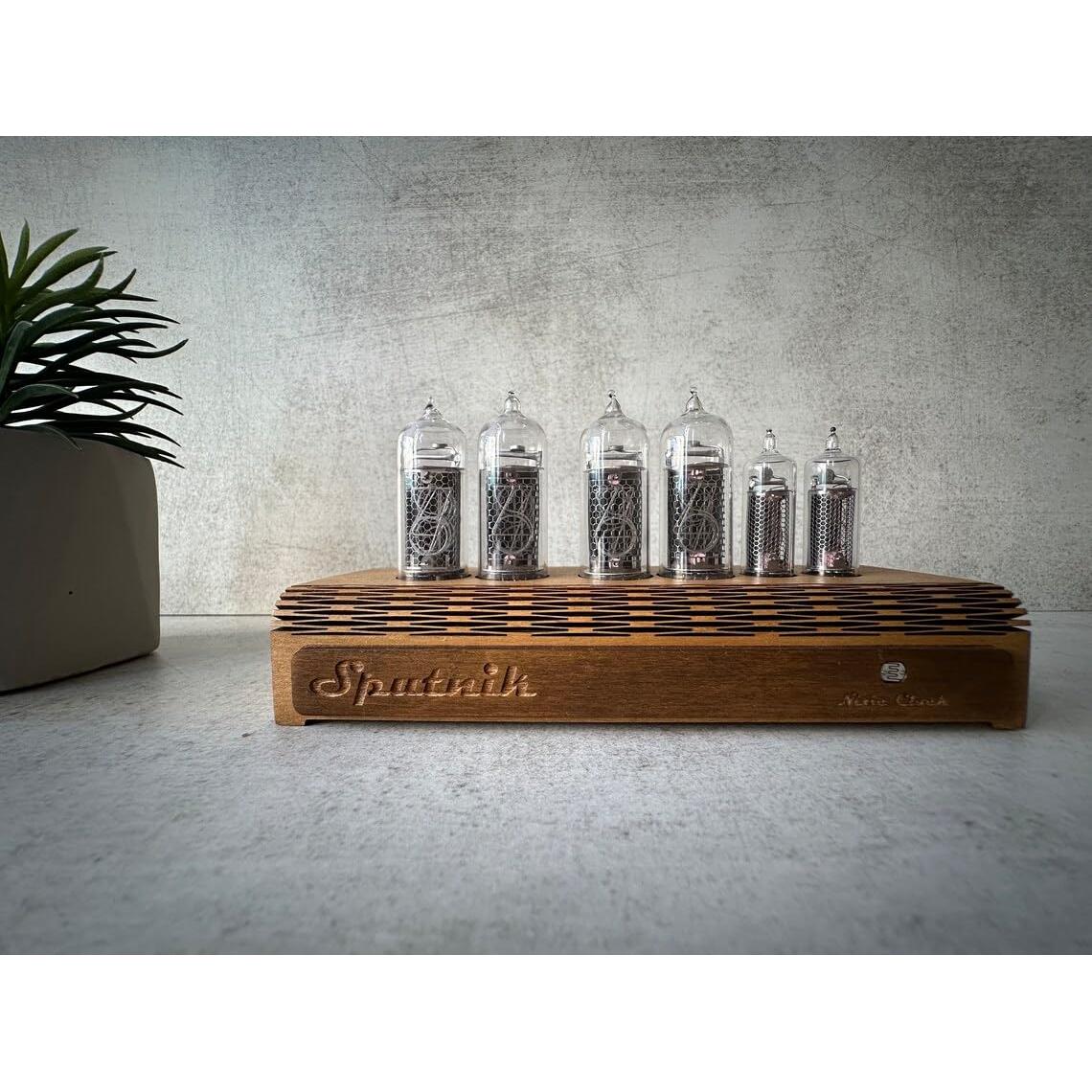 Reloj de escritorio Nixie IN-14 e IN-16 madera hecho a mano