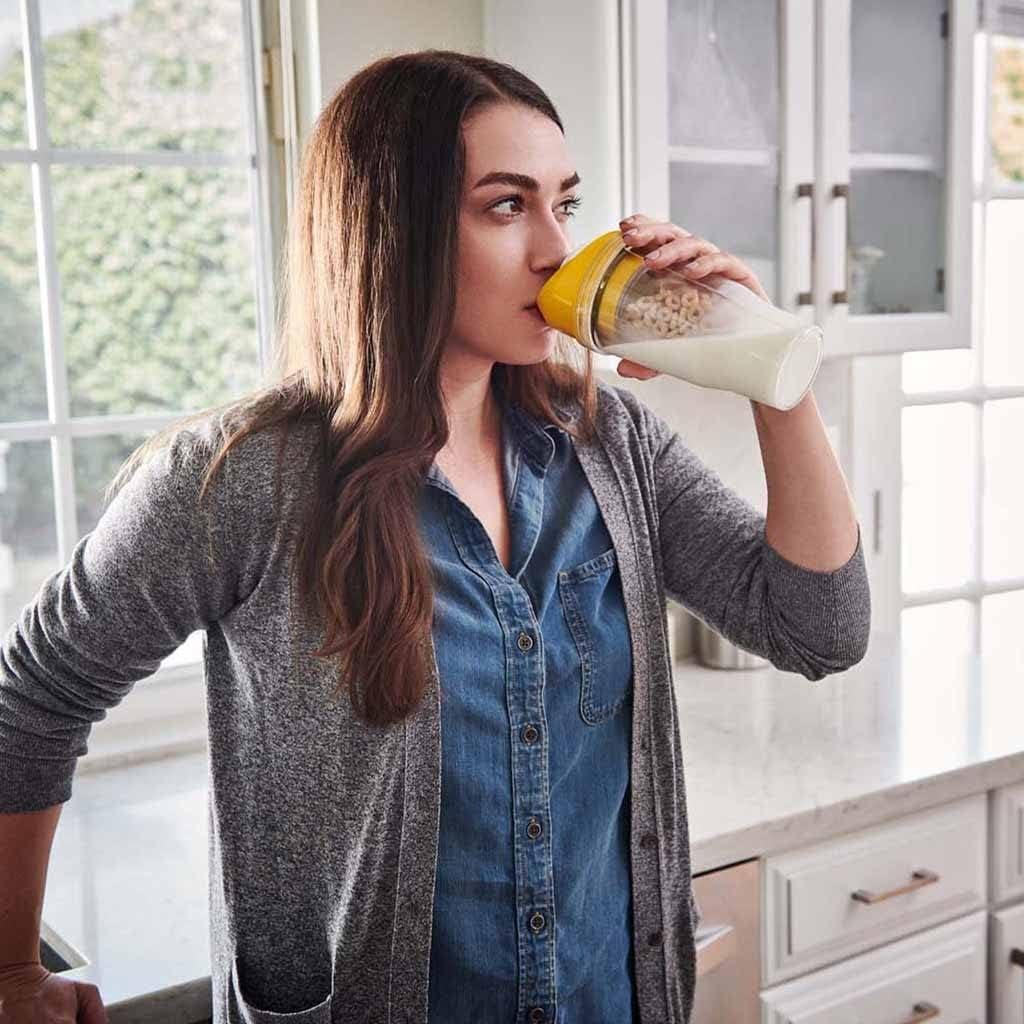 CrunchCup XL Amarillo - Taza portátil para cereales 10 cm