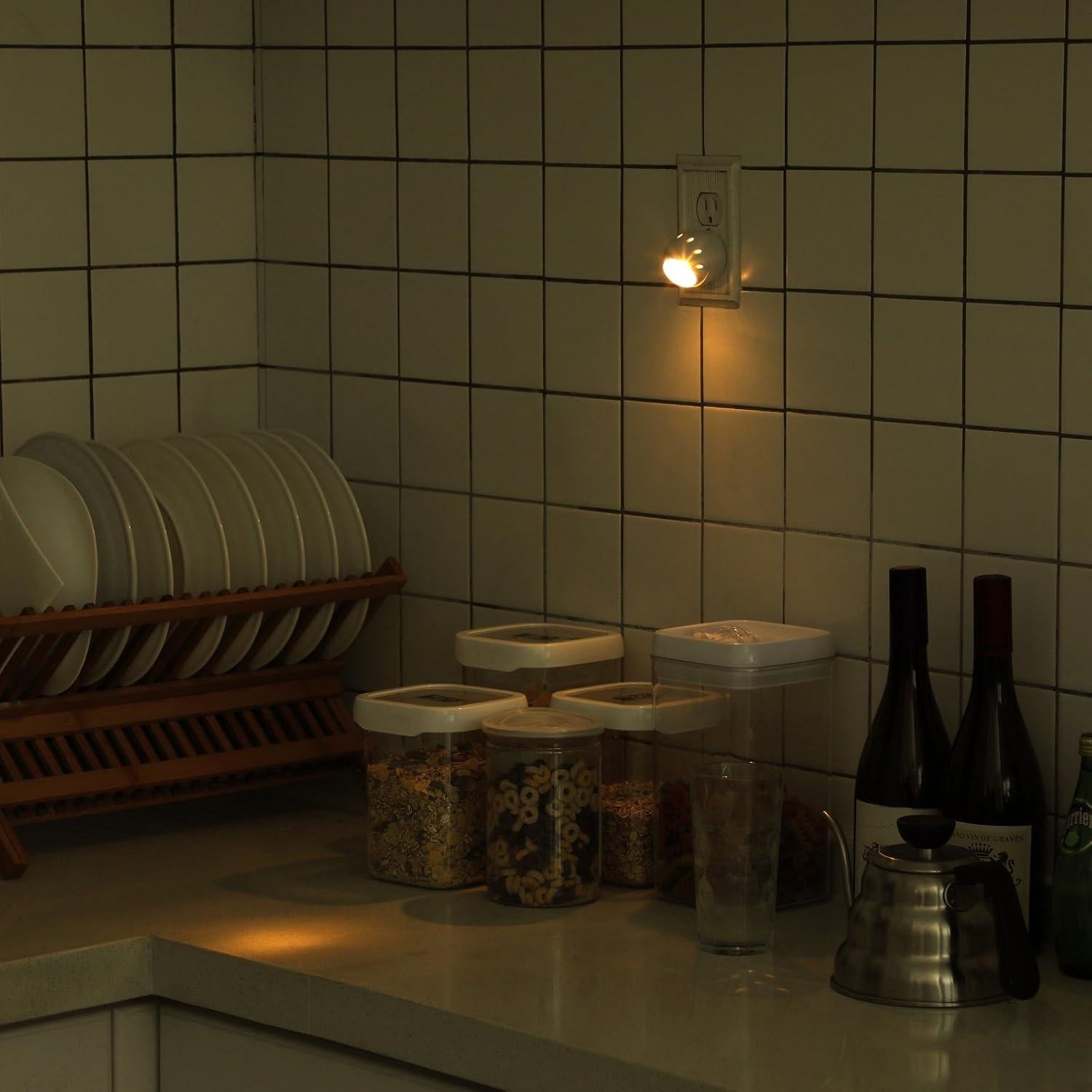 Lámparas Nocturnas Enchufables DEWENWILS LED 360° Luz Cálida 4 Pzas