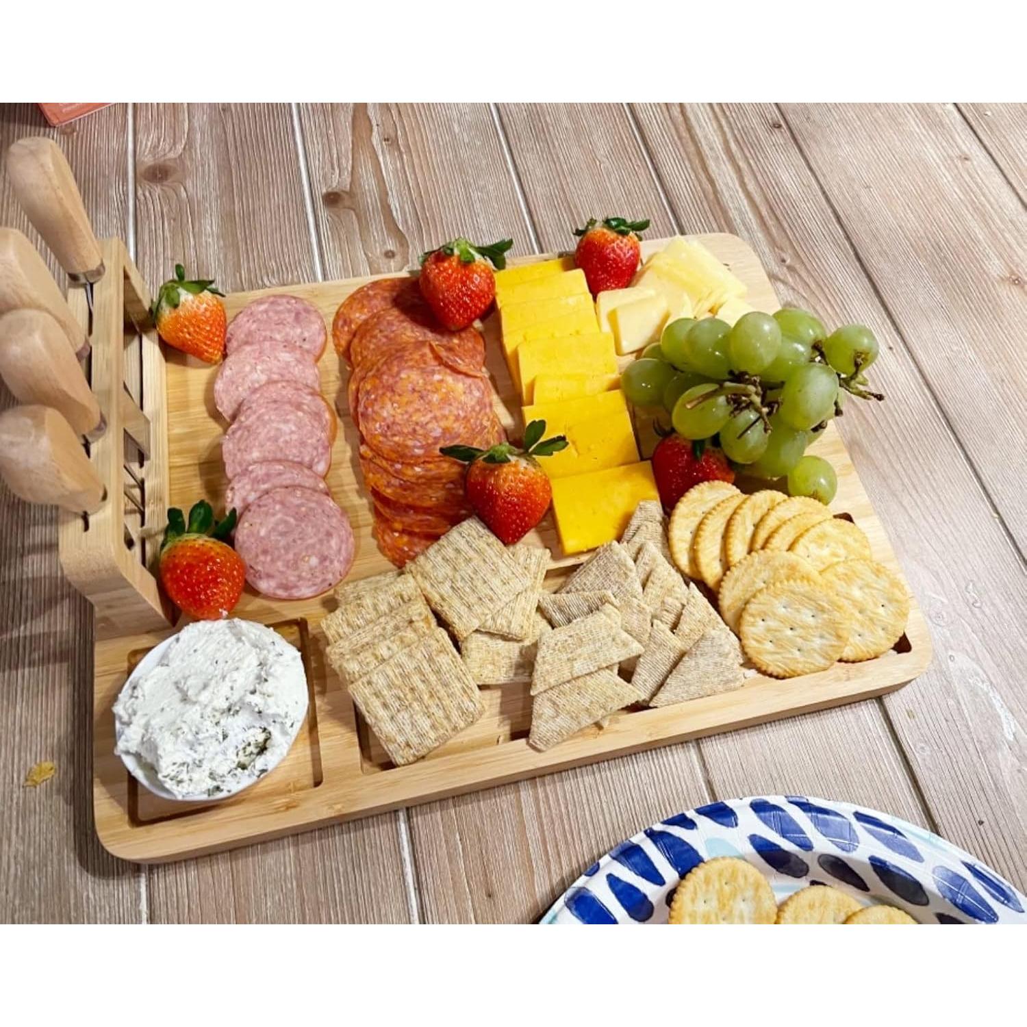 Tabla de Queso Kylinbigda de Bambú 33.78 cm con Utensilios