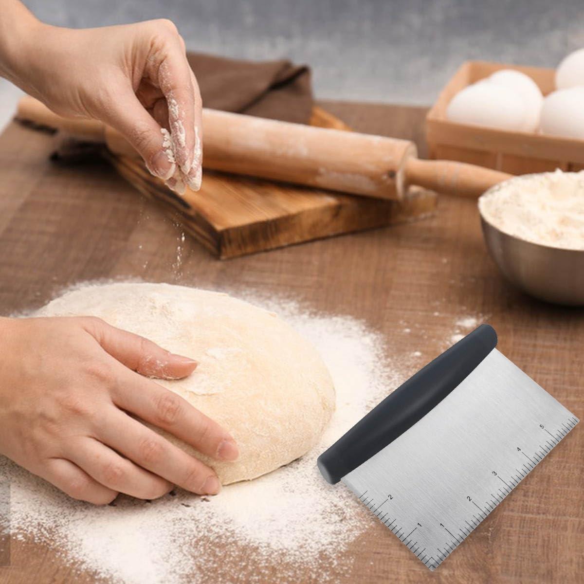 Plastic Bread Scraper Dough Cutter with Measuring Scale Multipurpose Bench Scraper Kitchen Tool Pastry Scraper for Cake Baking Food Pizza Stainless Steel Dough Scraper and Chopper Bench Knife（Black)