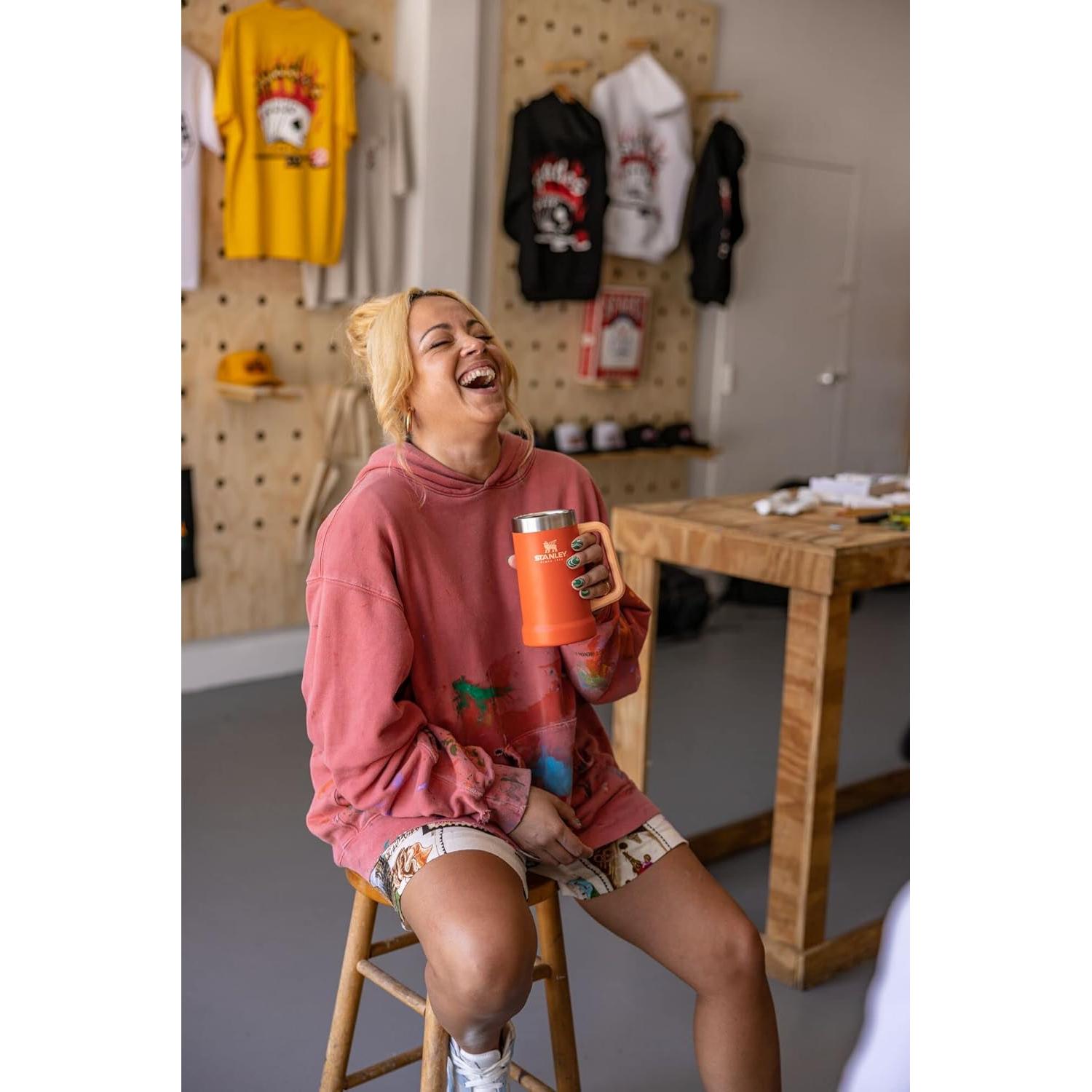 Taza de Cerveza Stanley Adventure 710 ml Aislada Tigerlily