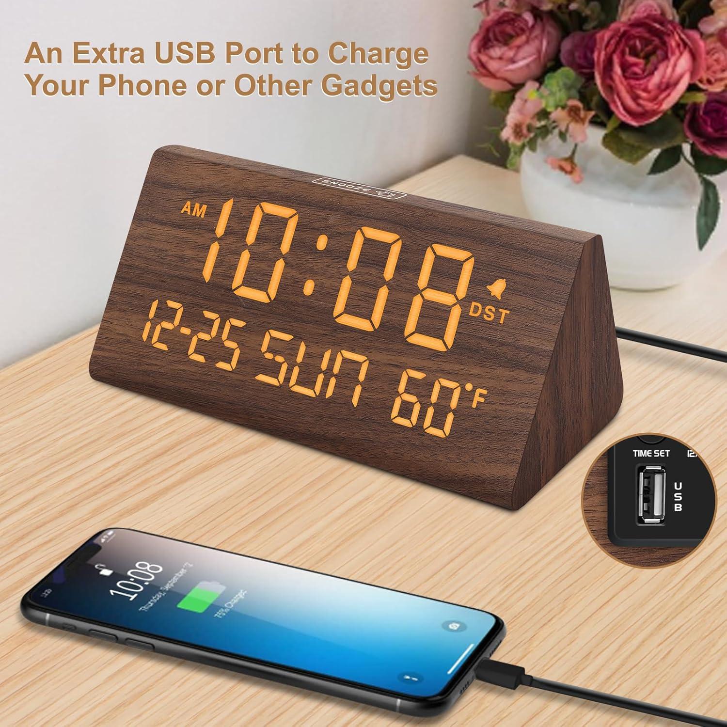 Reloj Despertador Digital DreamSky Madera con USB y Brillo Ajustable