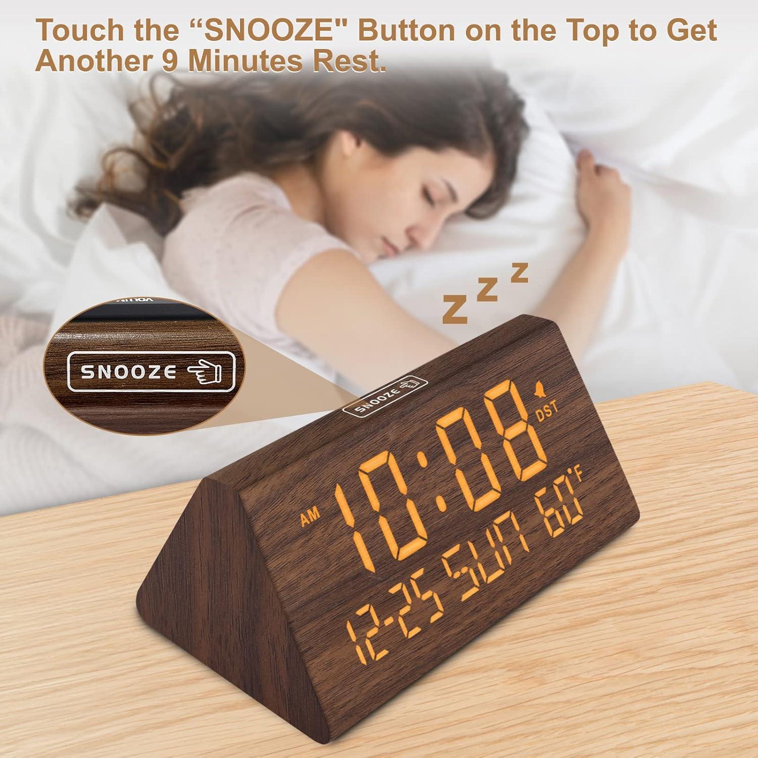 Reloj Despertador Digital DreamSky Madera con USB y Brillo Ajustable