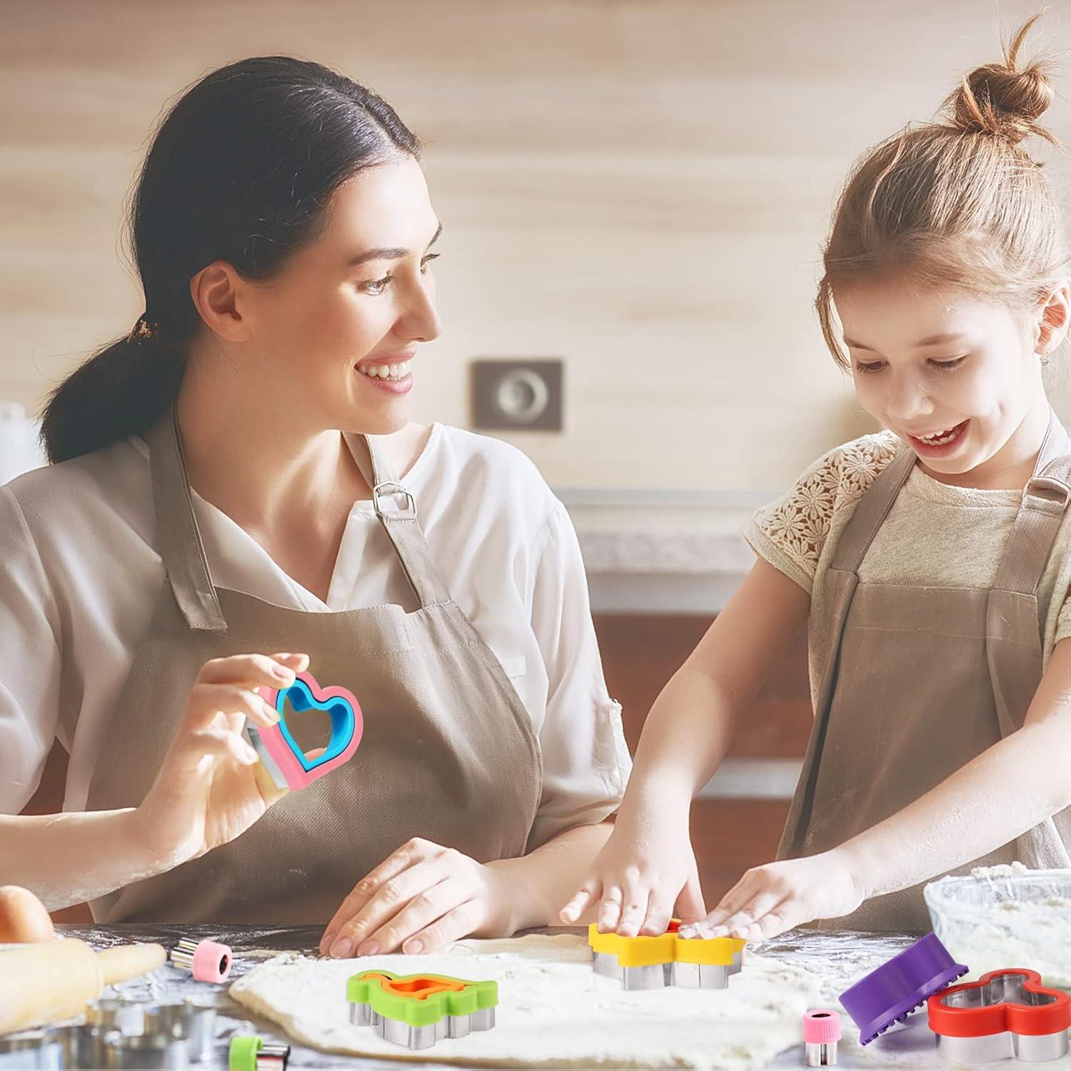 Juego de 24 cortadores de sándwich BAOWIN formas variadas