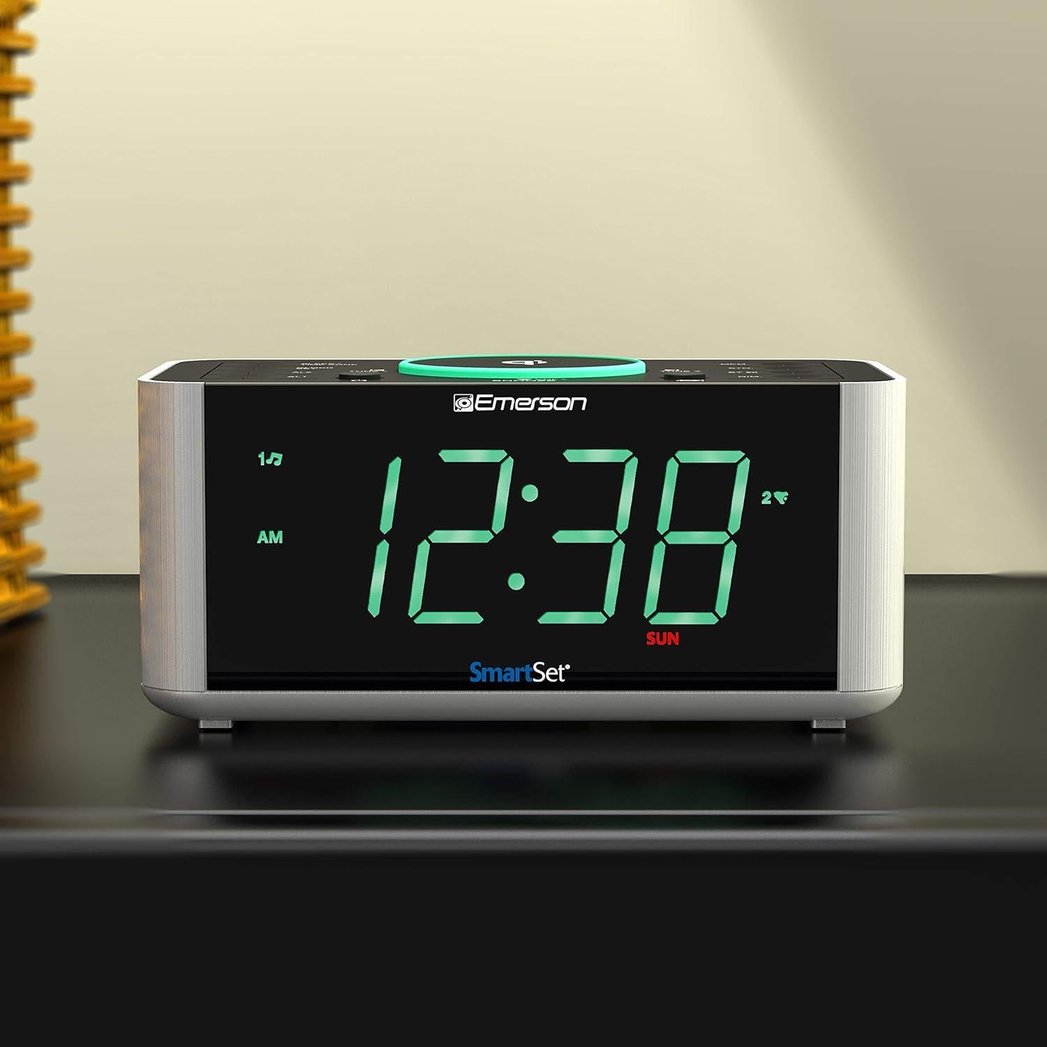 Reloj Despertador Emerson ER100202 con Carga Inalámbrica y Bluetooth