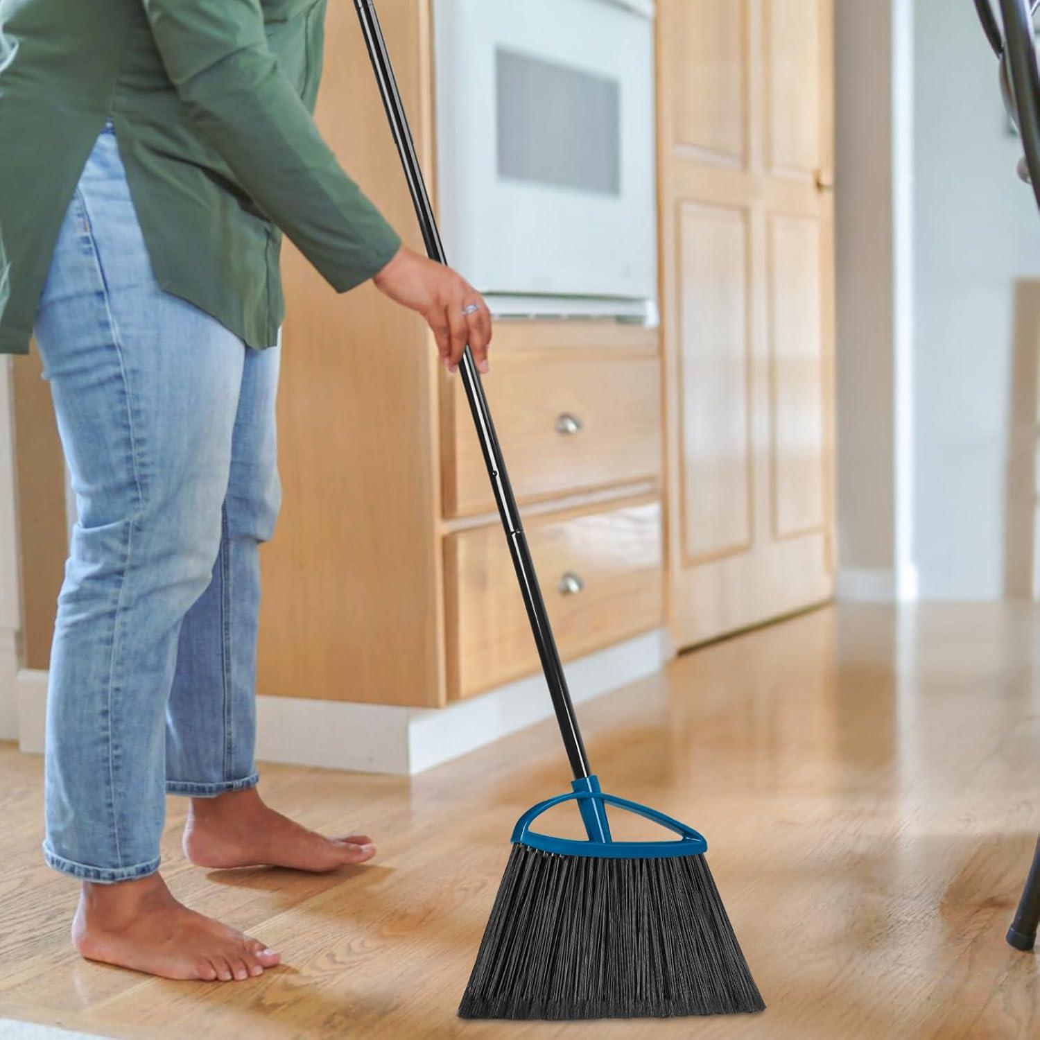 Escoba Pesada Ajimy 152.4 cm de Ángulo para Interiores y Exteriores