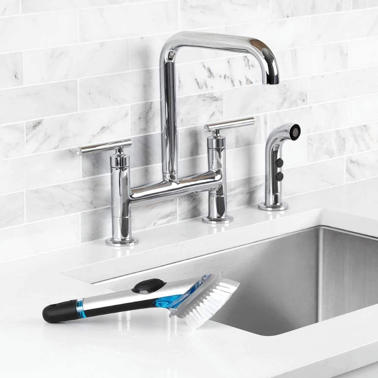 Cepillo de Platos OXO SteeL con Dispensador de Jabón 27 cm