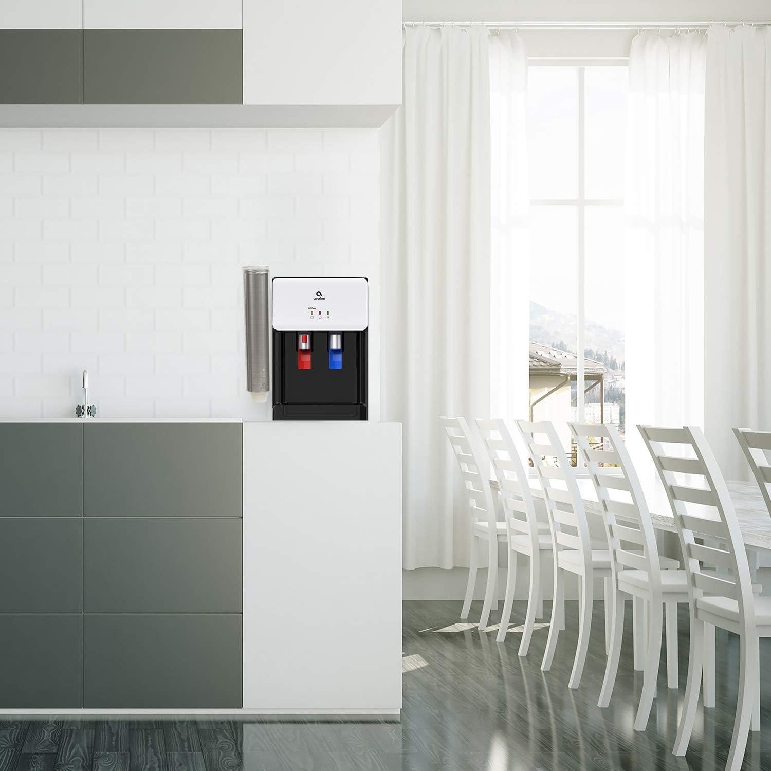 Dispensador de Tazas Ajustable Avalon de Acero Inoxidable 42 cm