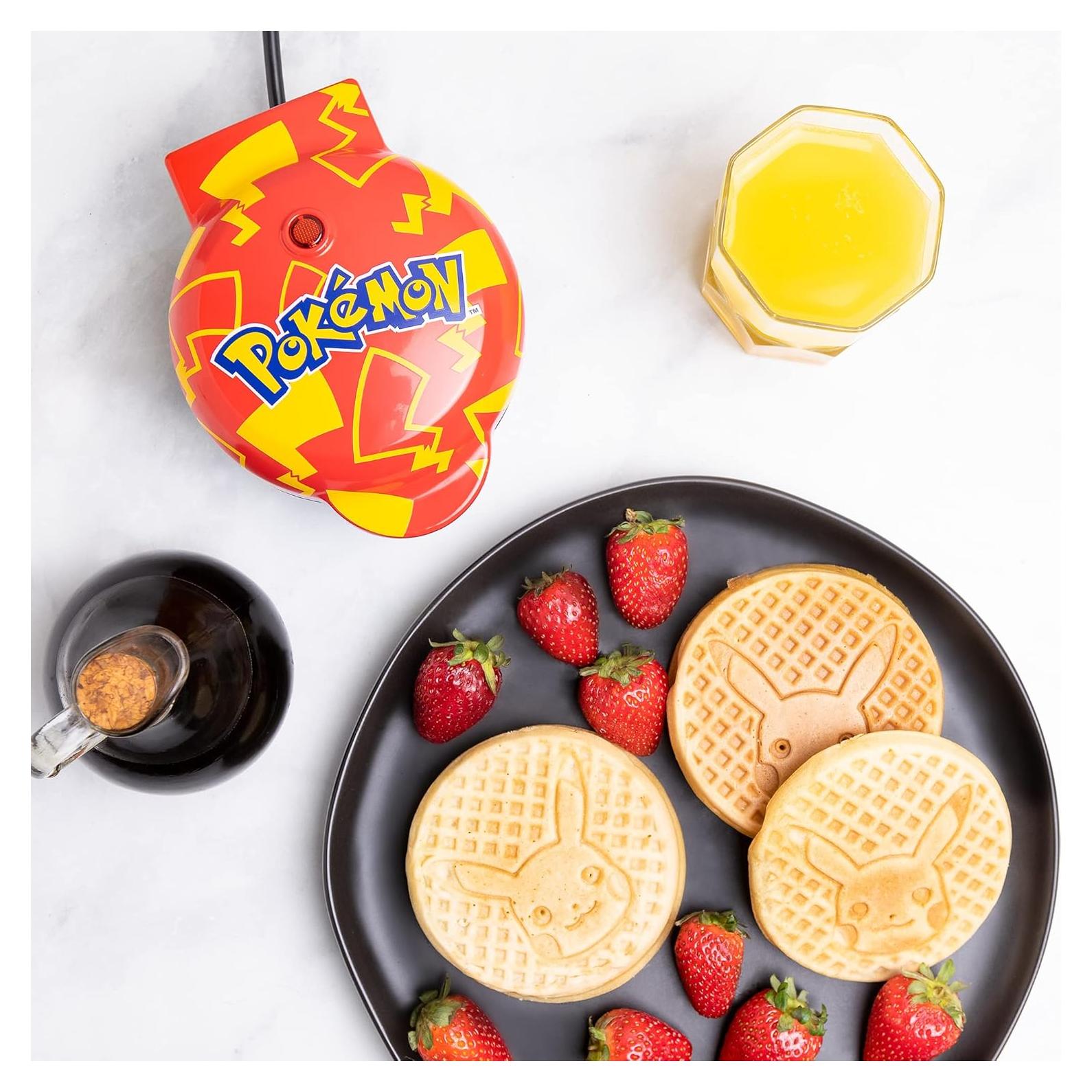 Mini Waffle Maker Pikachu Uncanny Brands - 650W Antiadherente