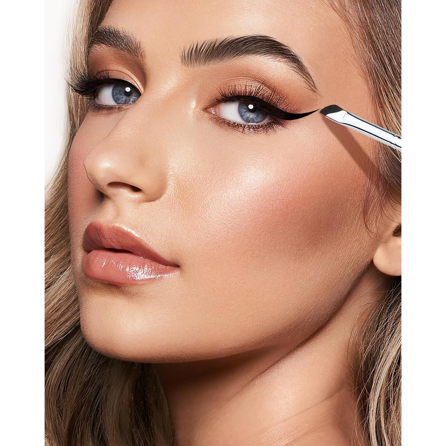 Pincel de Eyeliner Angulado EIGSHOW - Precisión y Versatilidad