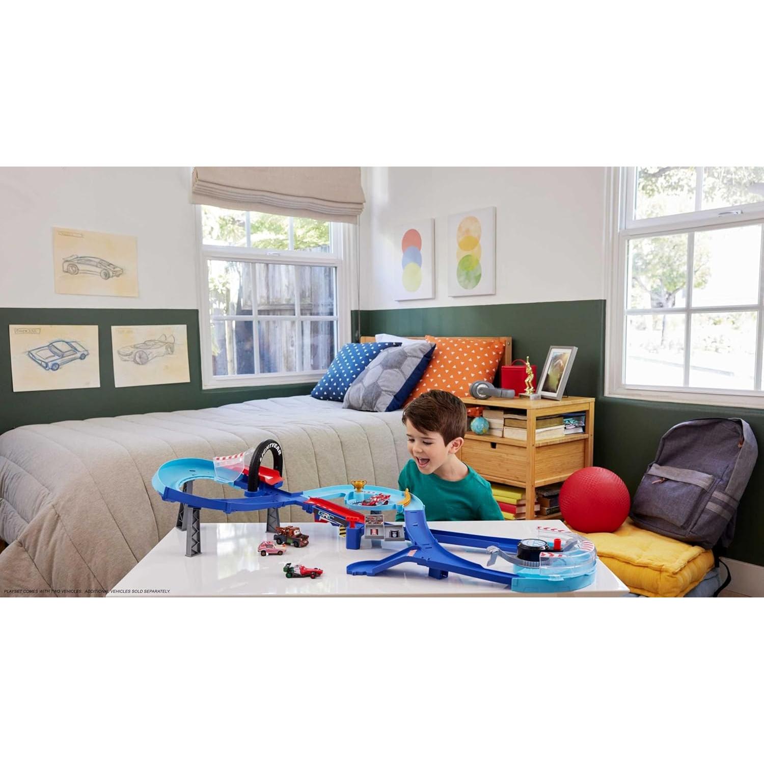 Set de Juego GRC Jumping Raceway Mattel Cars con 2 Coches