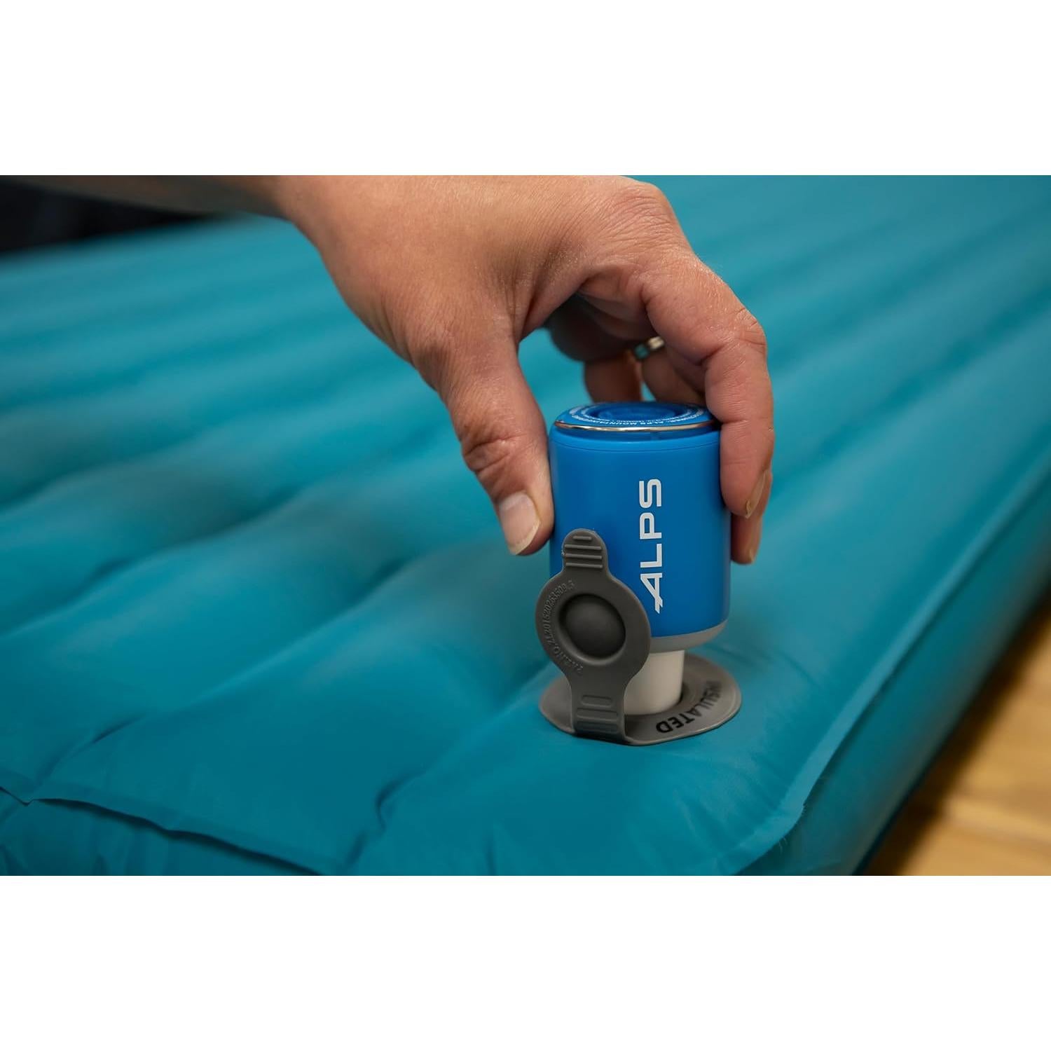 Bomba de Aire Recargable ALPS Mountaineering 3 en 1 Luz