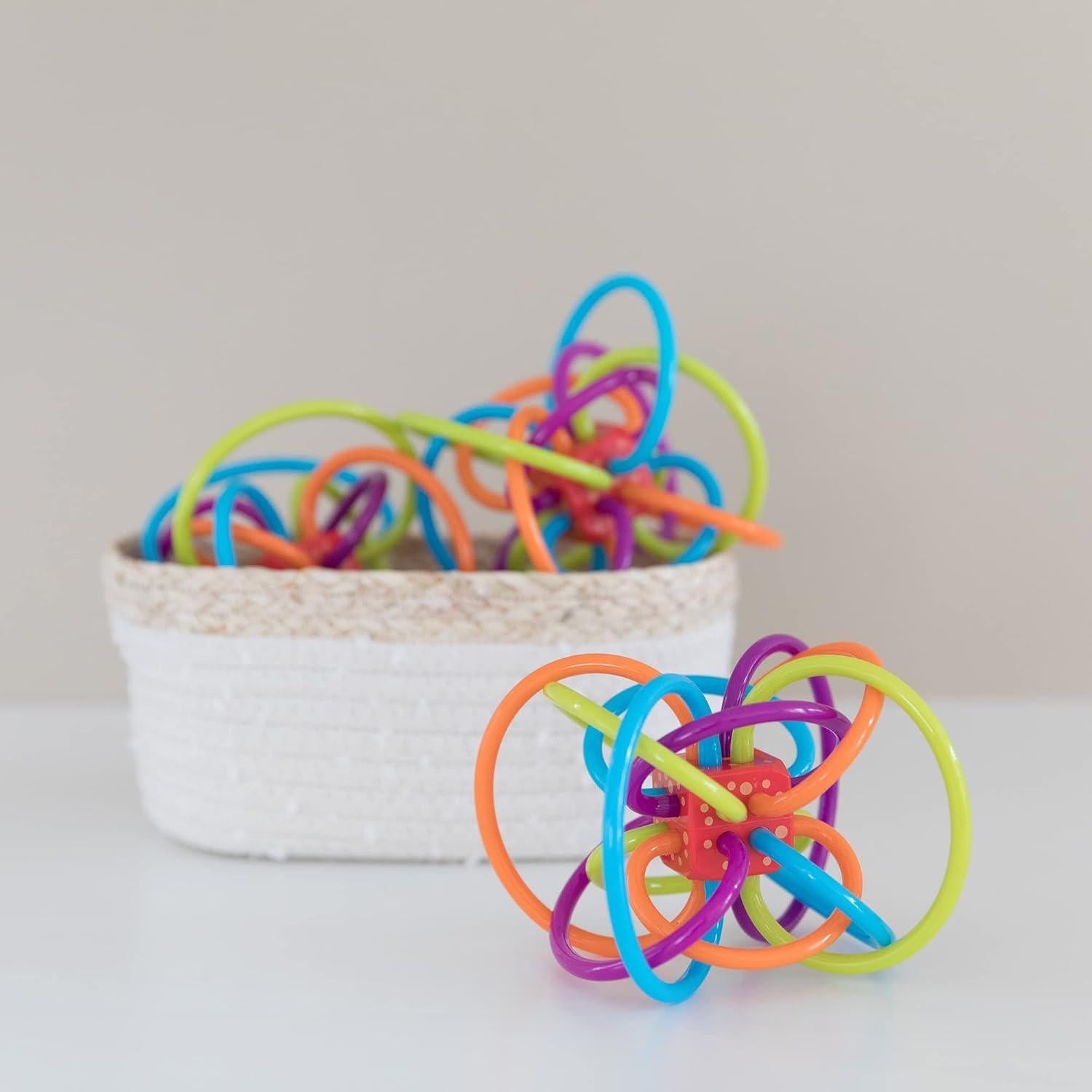 Sonajero y Mordedor Winkel Manhattan Toy, 12.7x10.2x8.9 cm