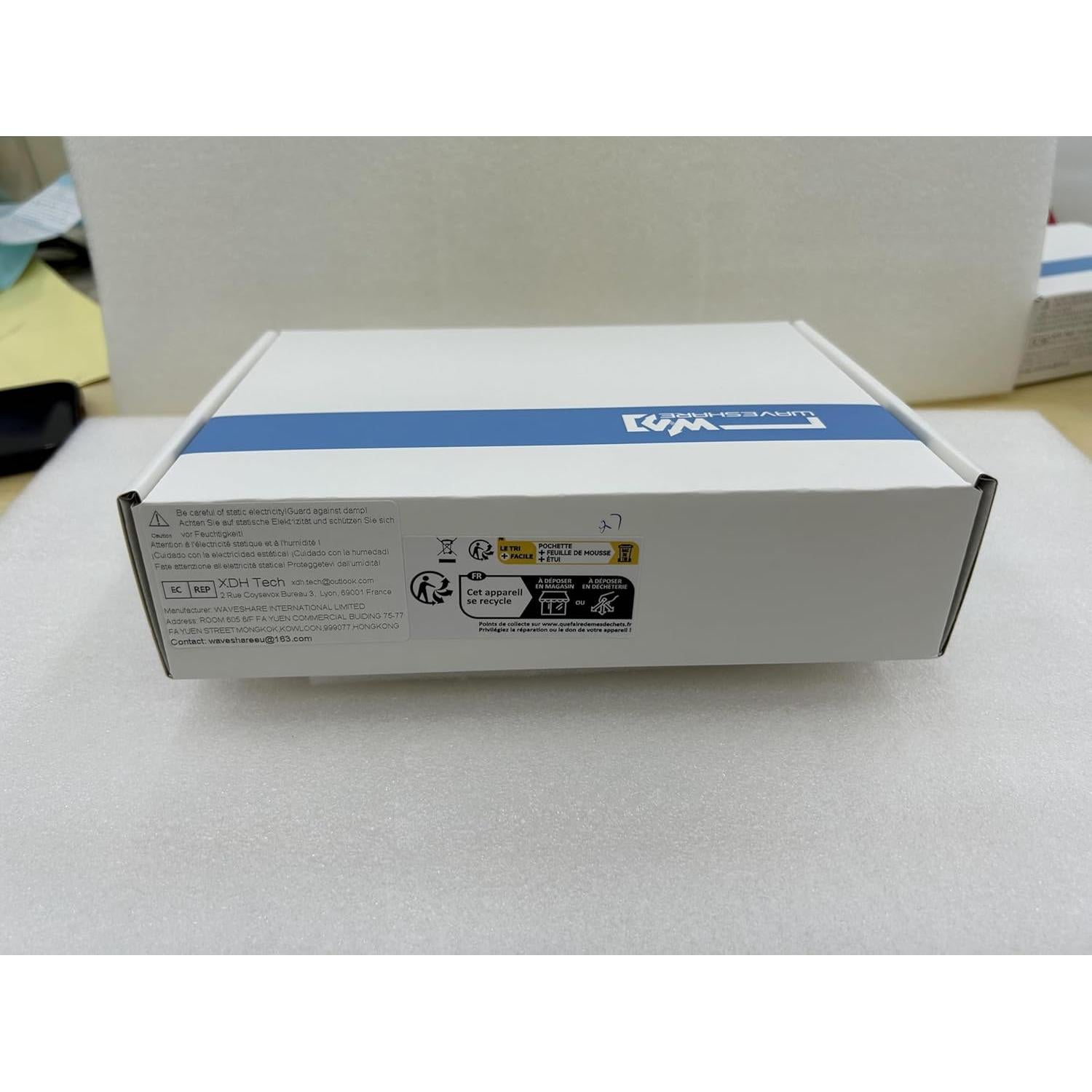 Waveshare Uninterruptible Power Supply (UPS) Module, Supports Charging and Power Output at The Same Time, 3S & 5V 5A Output, Compatible with Raspberry Pi Board