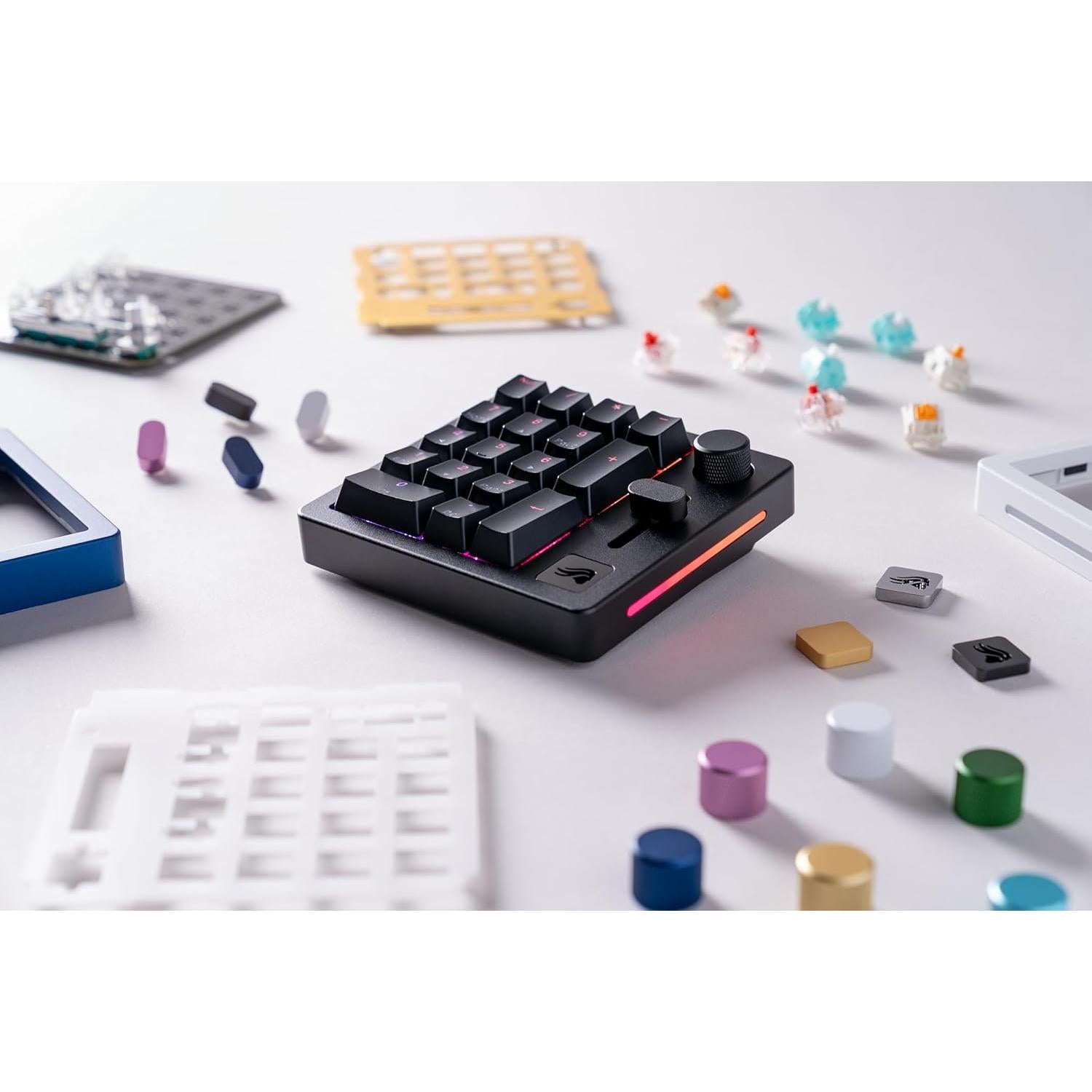 Teclado Numérico Mecánico Glorious GMMK Negro - Hotswap, RGB