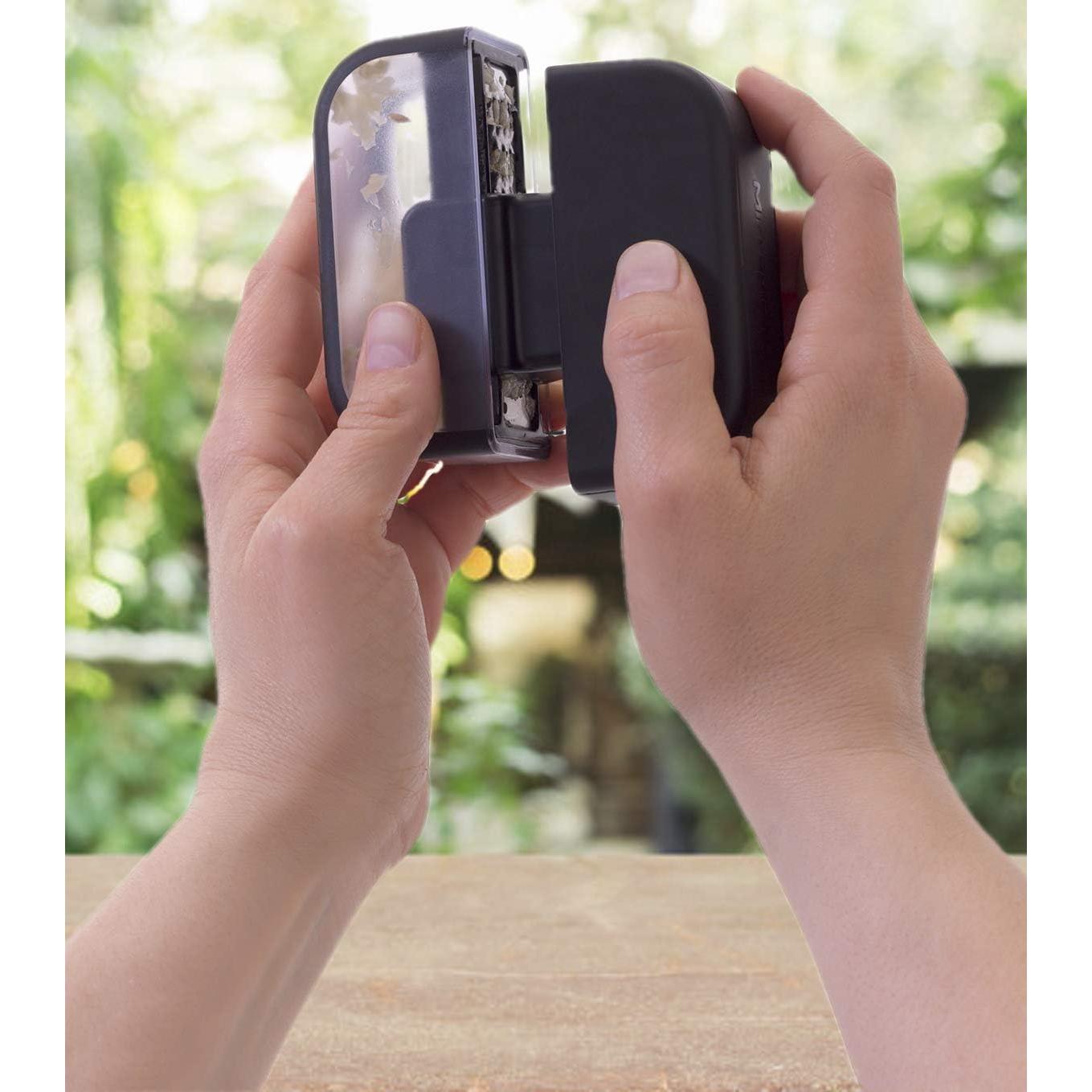 Juego Picador y Cortador de Ajo Microplane Negro