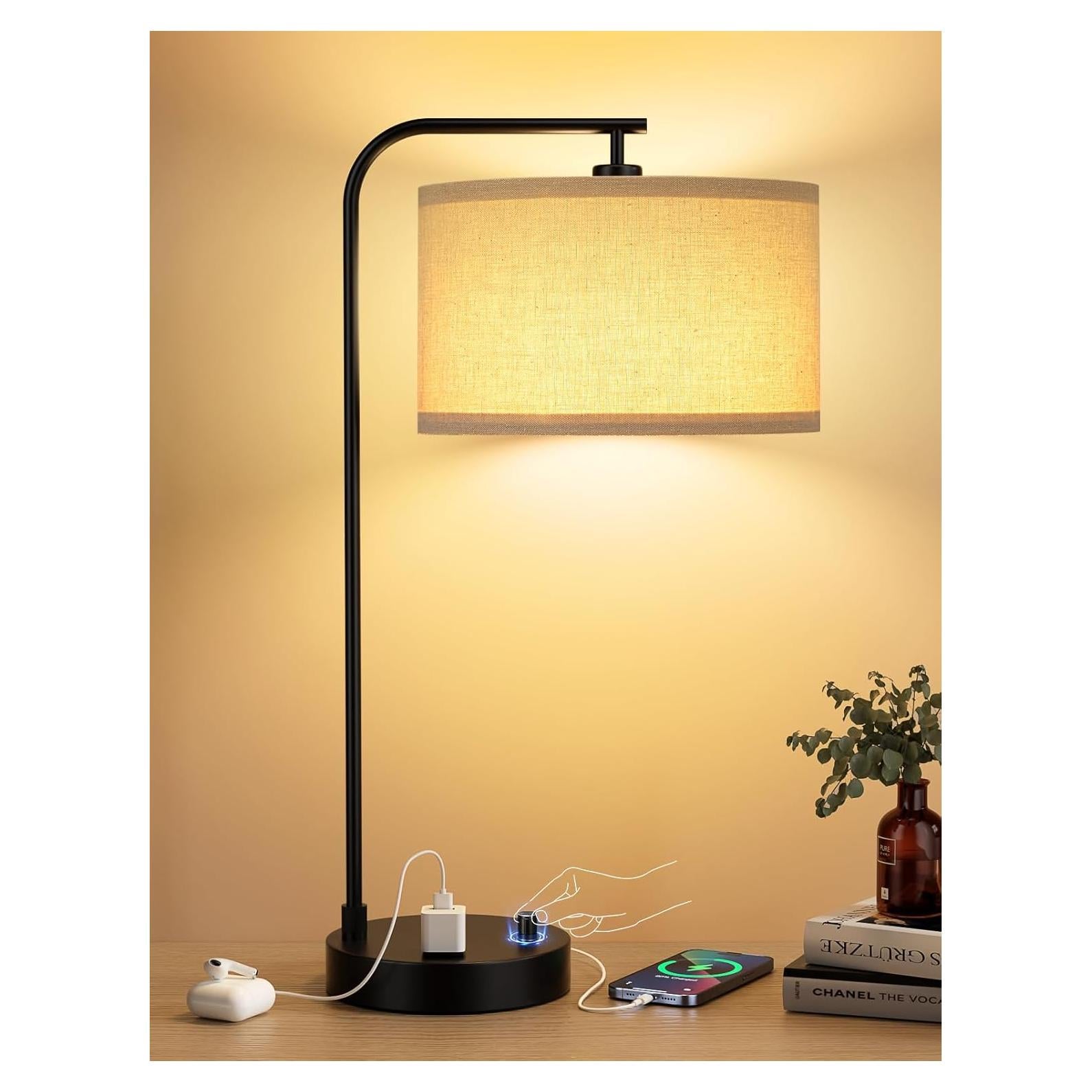 Lámpara de Mesa Regulable Innqoo con USB y Toma de Corriente