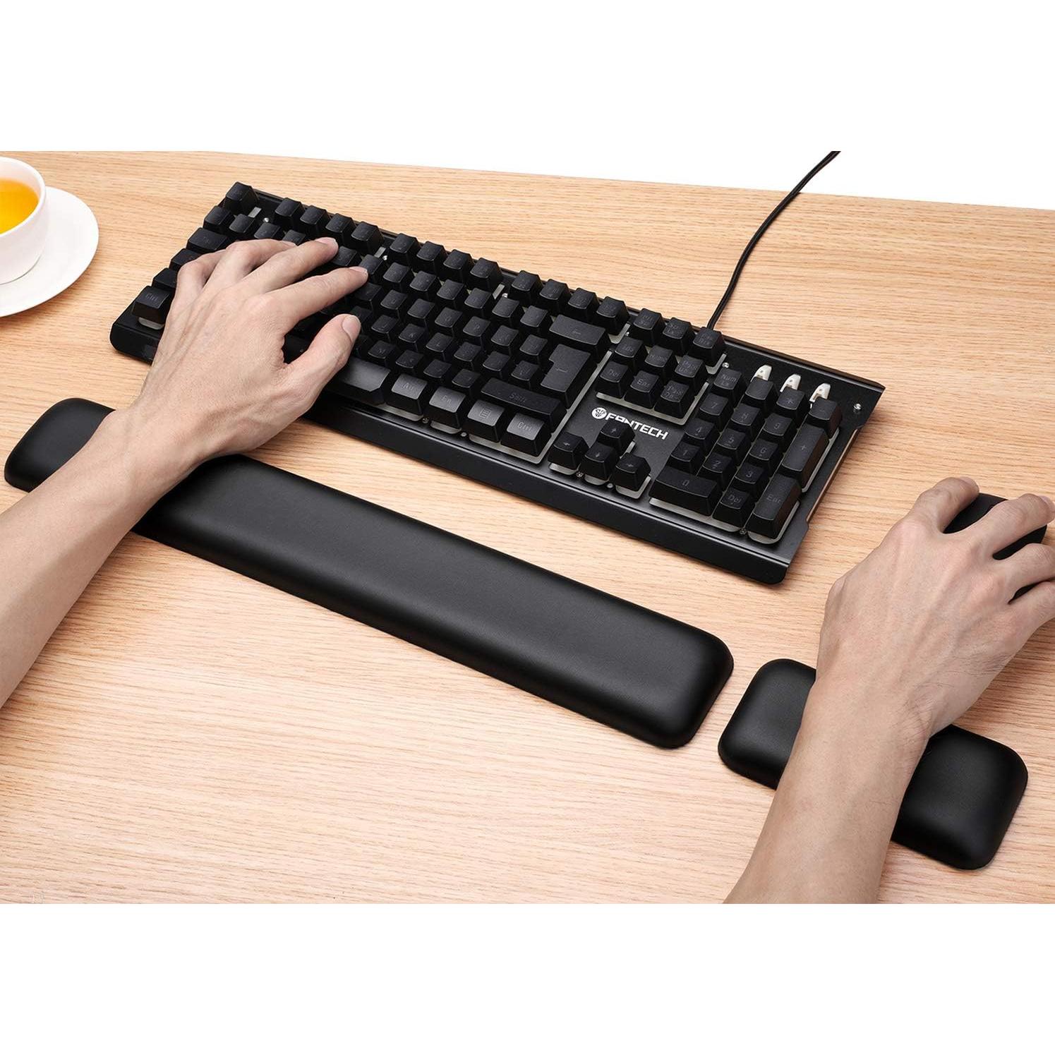 Reposamuñecas Ergonómico Aelfox LEA de Gel y Cuero 43.96x7.01cm