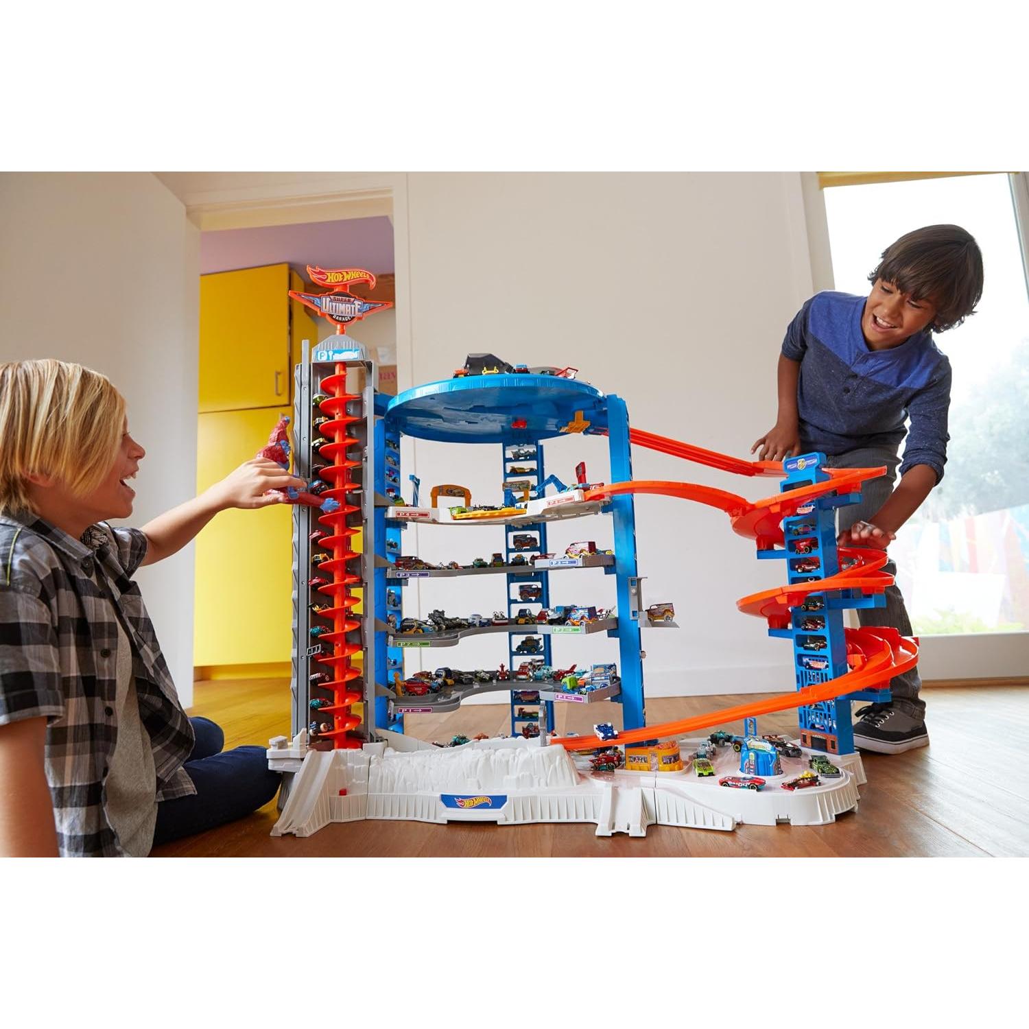 Garaje Super Ultimate Hot Wheels con 4 Autos y Elevador