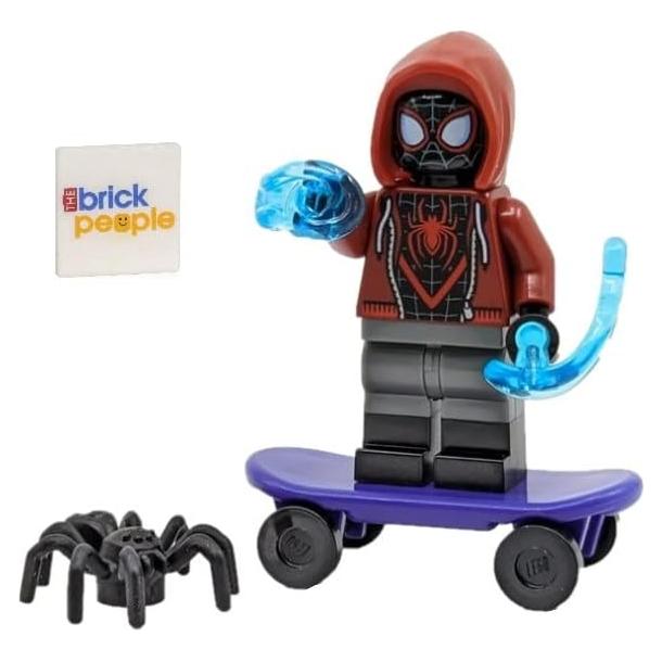 Minifigura LEGO Spider-Man Miles Morales con patineta