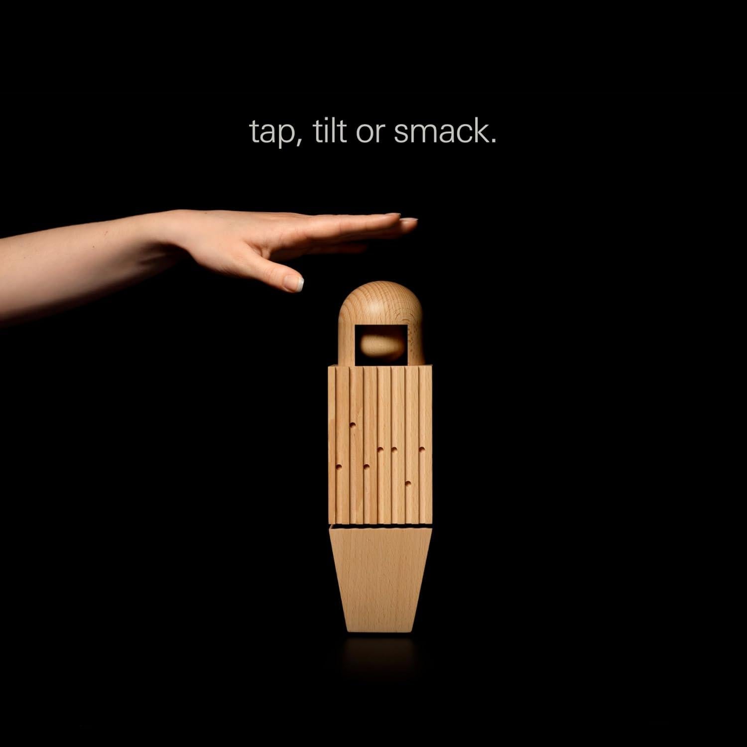 Muñeca de coro Teenage Engineering Miki con altavoz interno