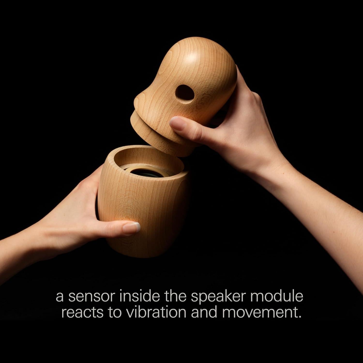 Muñeca de coro Teenage Engineering Miki con altavoz interno