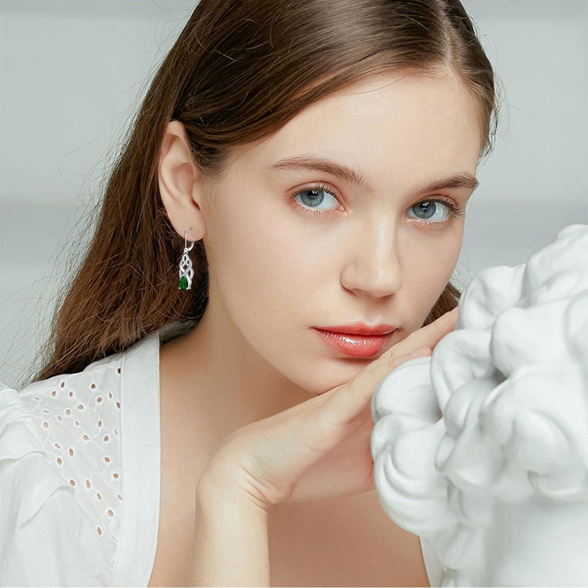 Pendientes de Plata 925 AOBOCO con Nudo Celta y Esmeralda