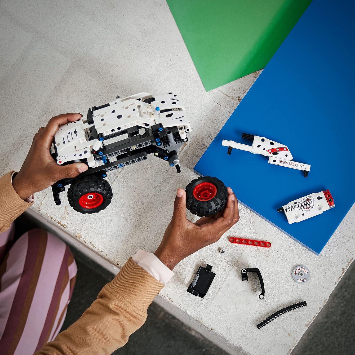 LEGO Technic Monster Jam Monster Mutt Dálmata 2 en 1 - Juguete 244 Piezas