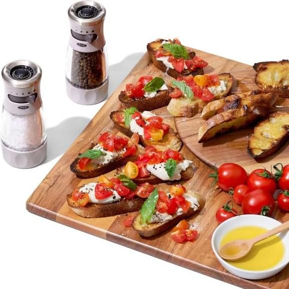 OXO Good Grips Contoured Mess-Free Pepper Grinder