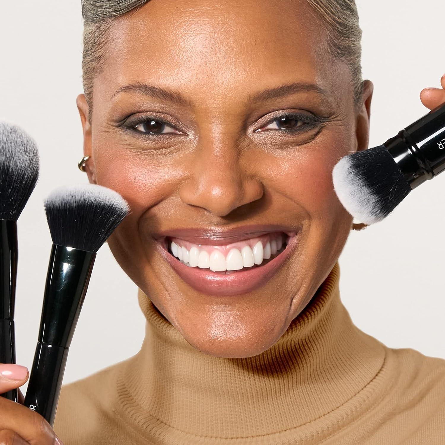 Brocha de Rubor Angulada Laura Geller con Mango de Madera