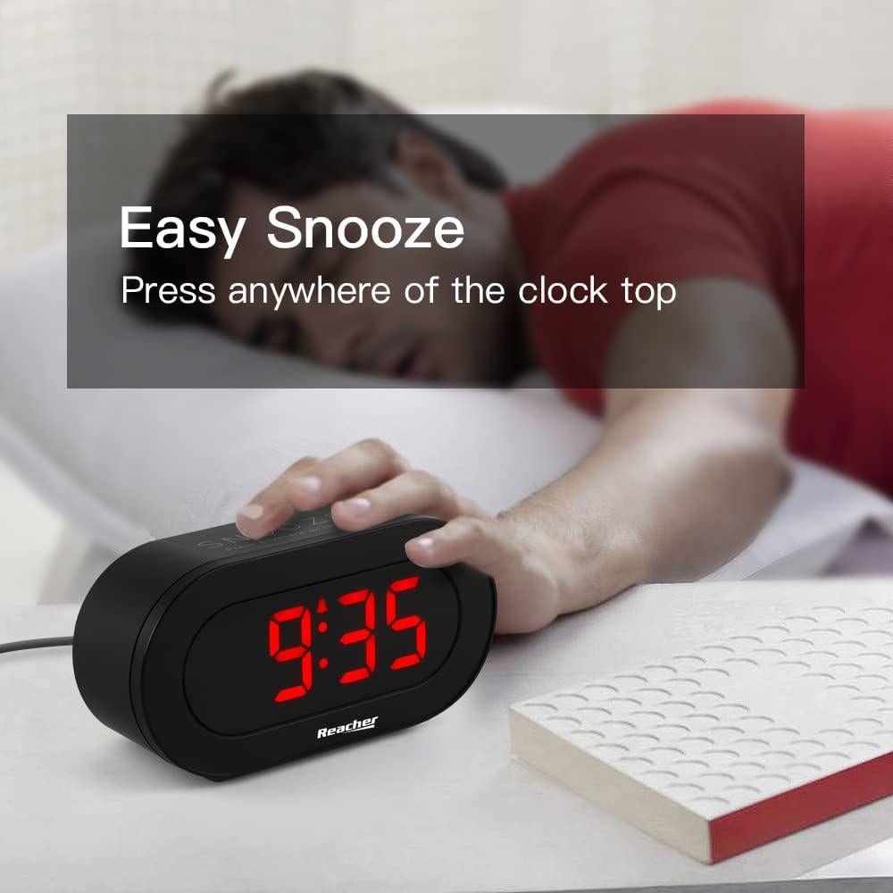 Reloj Despertador Digital REACHER con Carga USB y Brillo Ajustable
