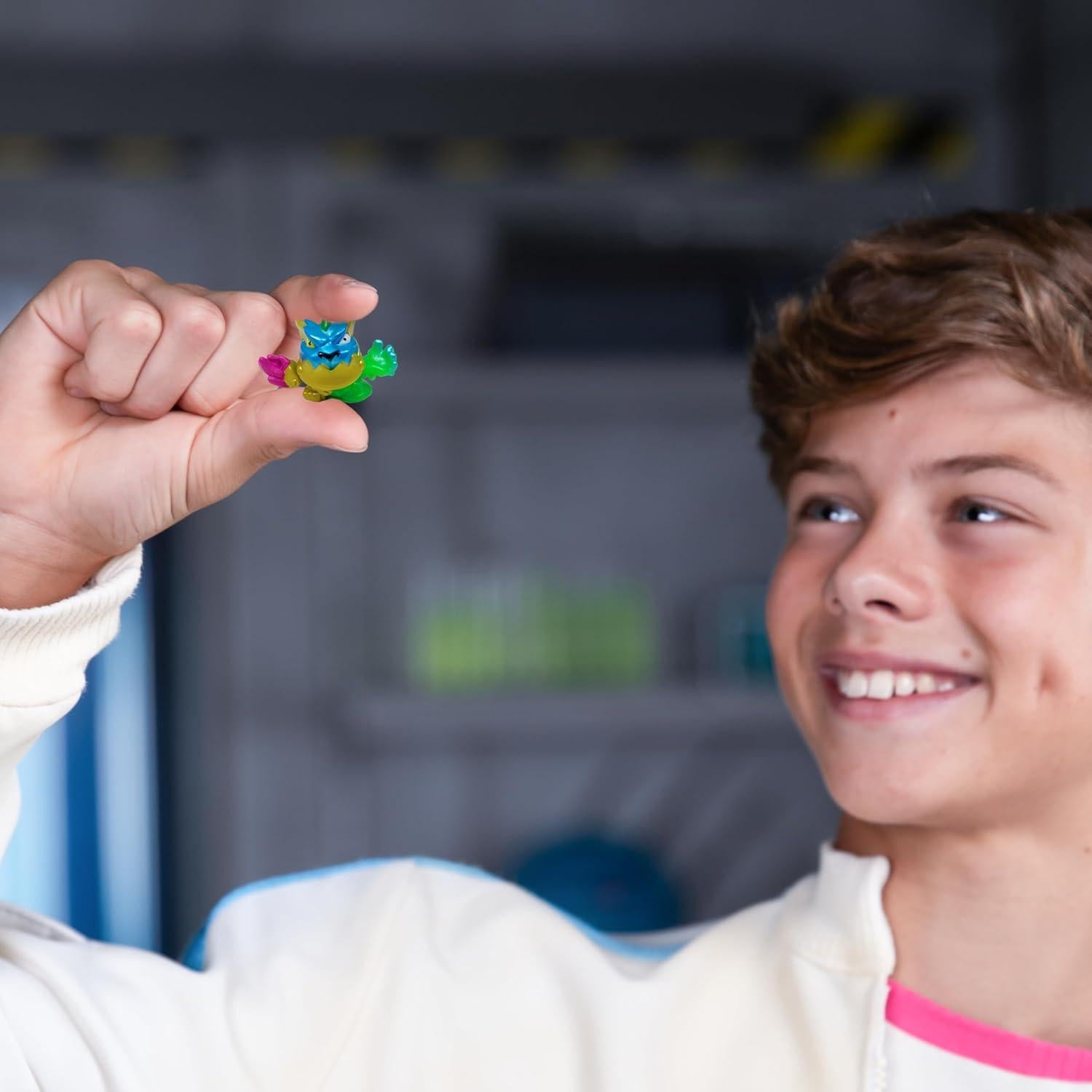 MrBeast Lab Swarms Serie 2 Caja de Dinero Atómico - 18 Micro Bestias