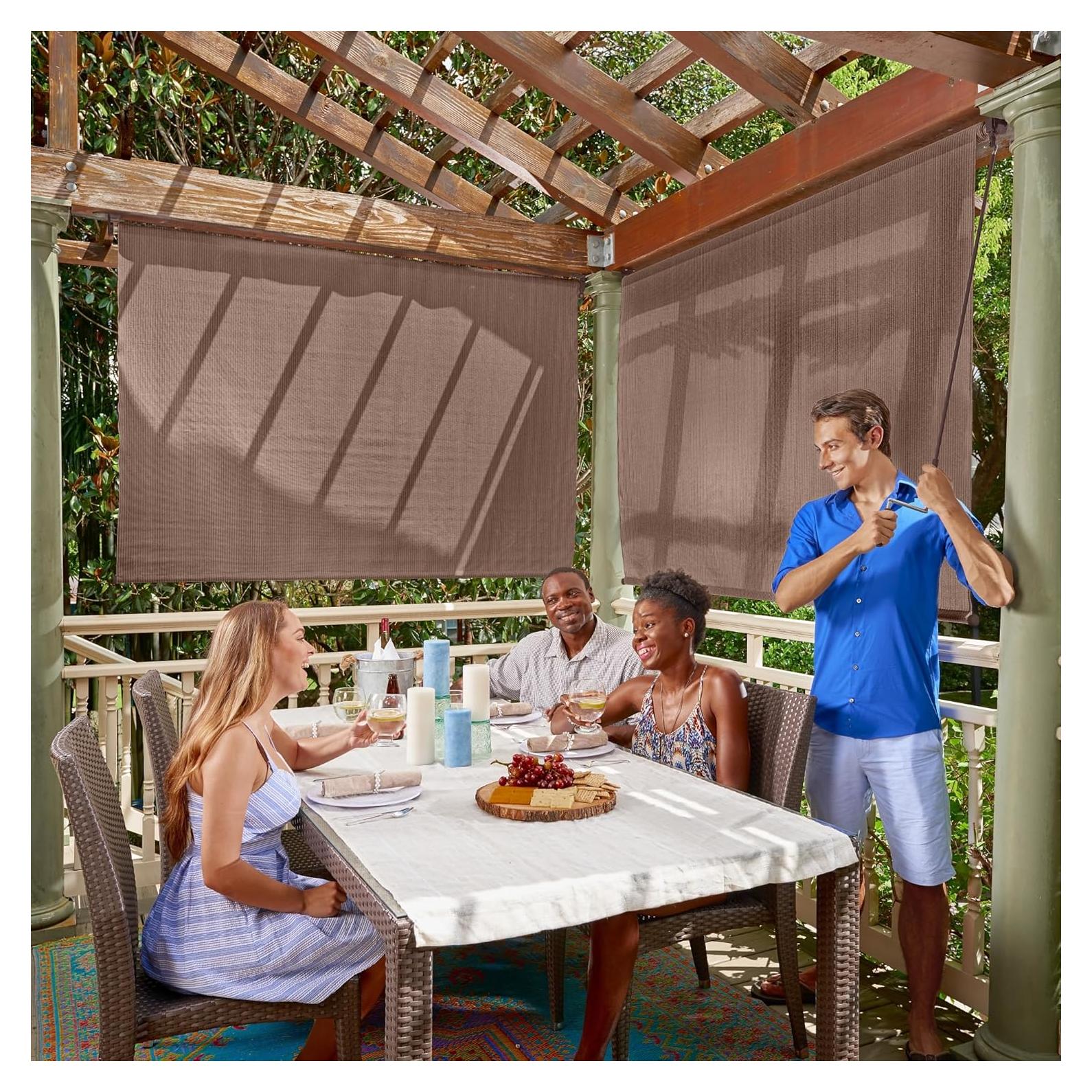 Cortina enrollable exterior Coolaroo 1.22m x 1.83m madera aliso