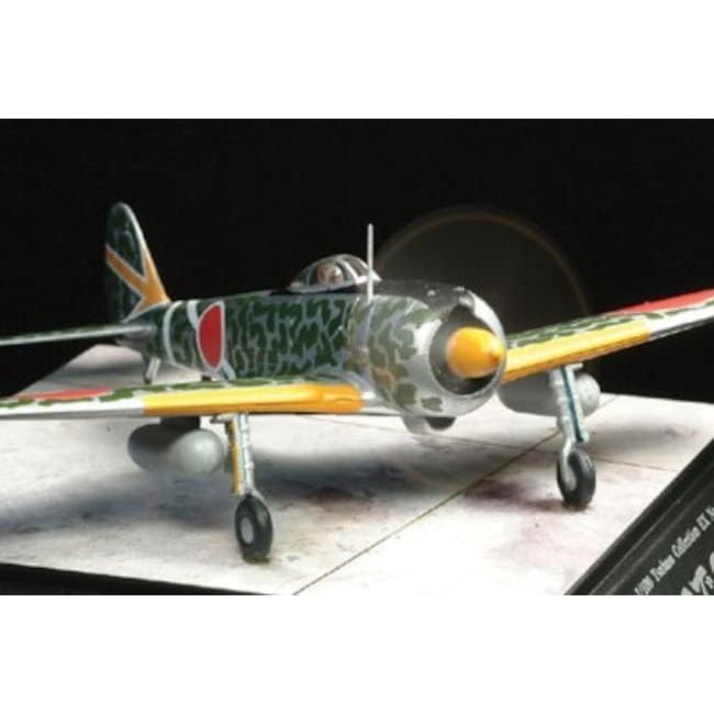 Modelo Doyusha TX3-1800 1/100 Militar con Motor