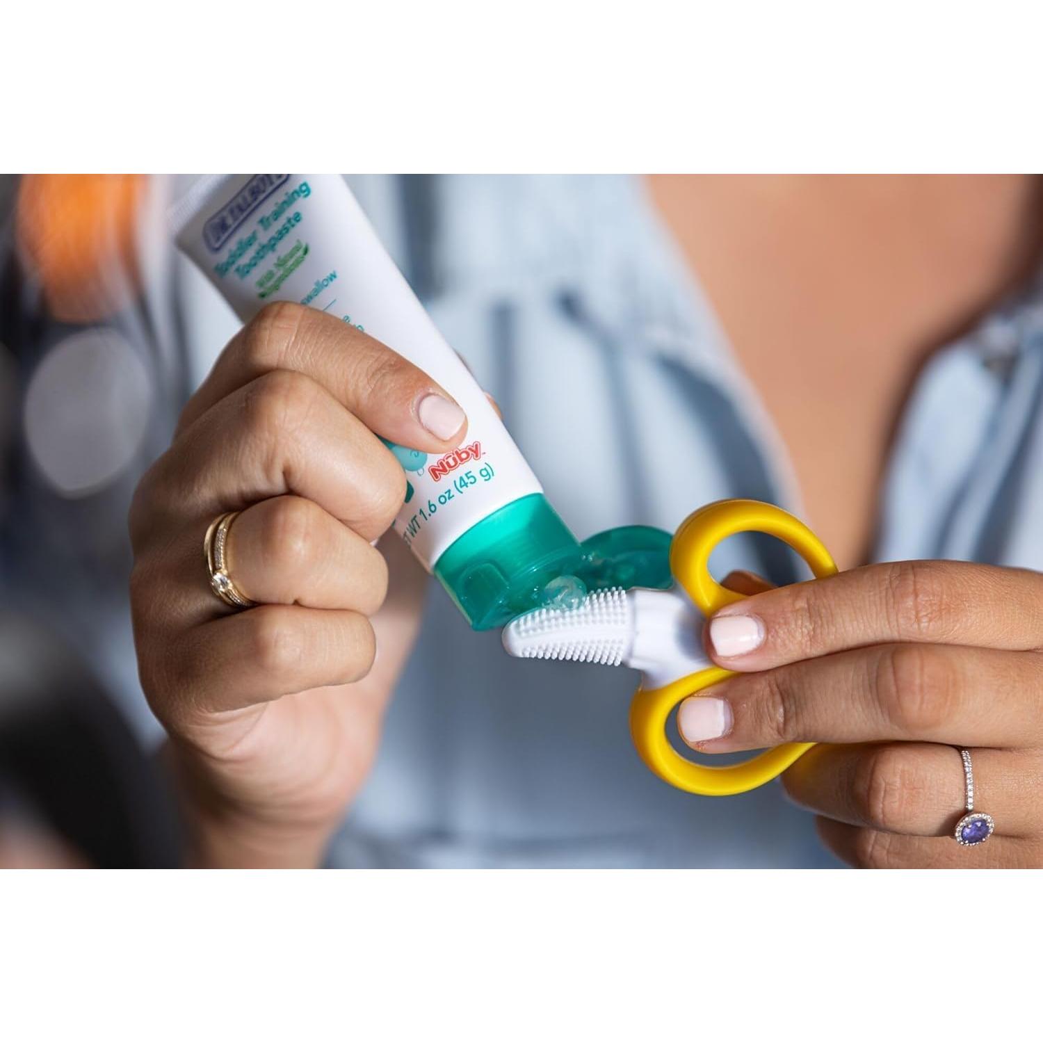 Masajeador de Encías Nuby Banana de Silicona 3+ Meses