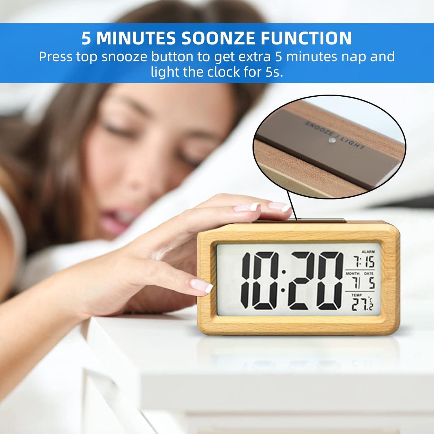 Reloj Despertador Digital de Madera Everwood con Luz LED