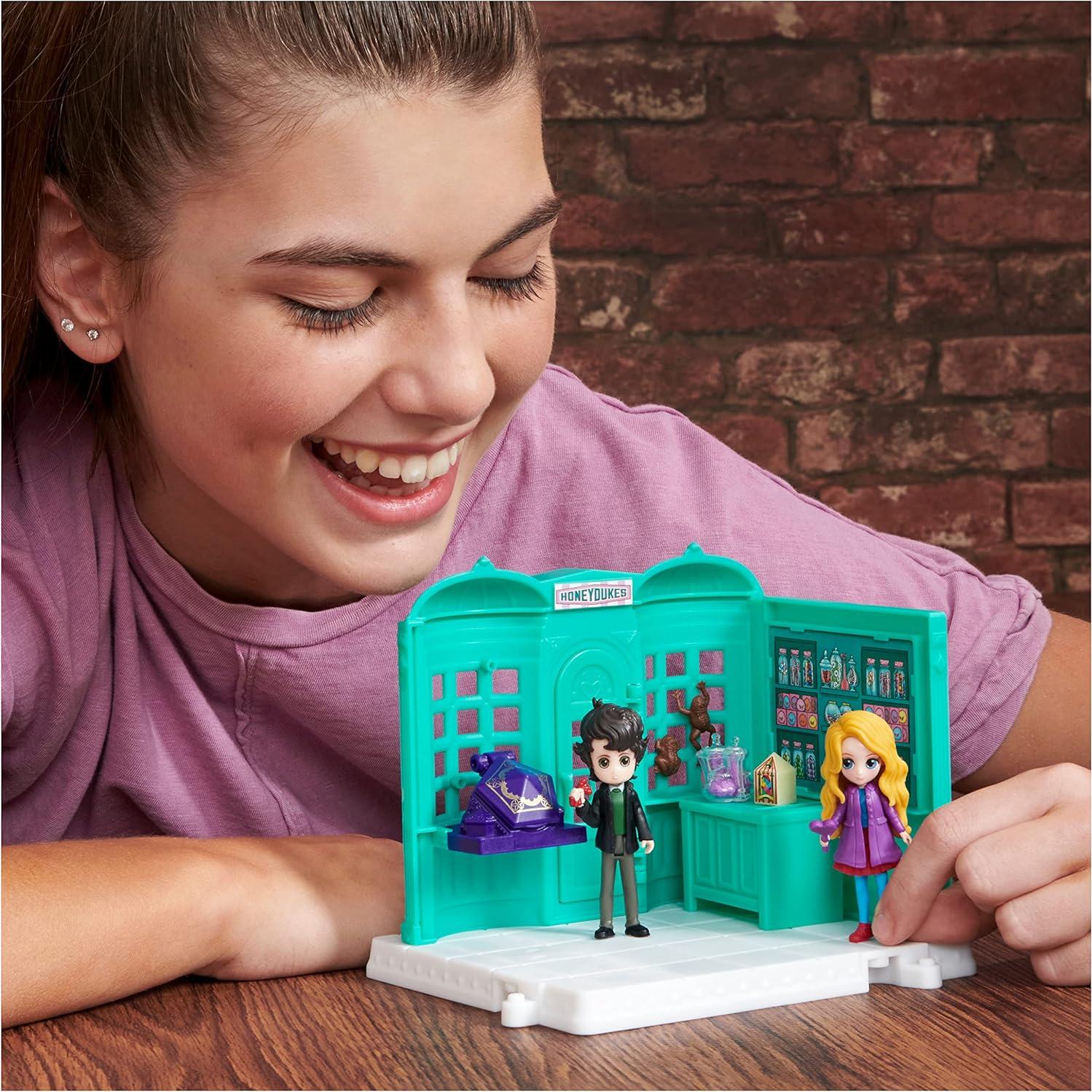 Set de Juego Honeydukes Harry Potter con 2 Figuras y Accesorios
