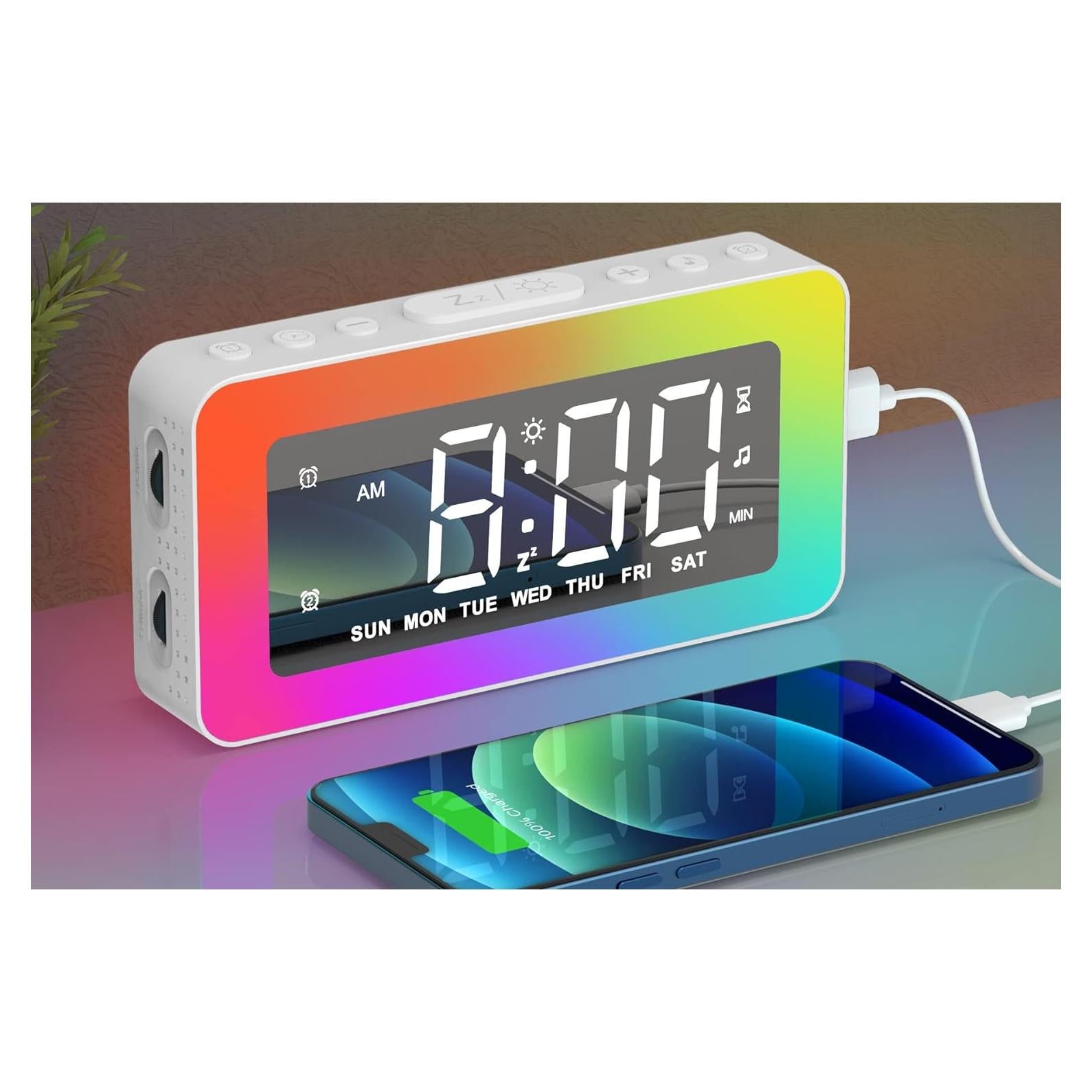 Reloj Despertador Digital AFEXOA con Luz RGB y Cargador USB