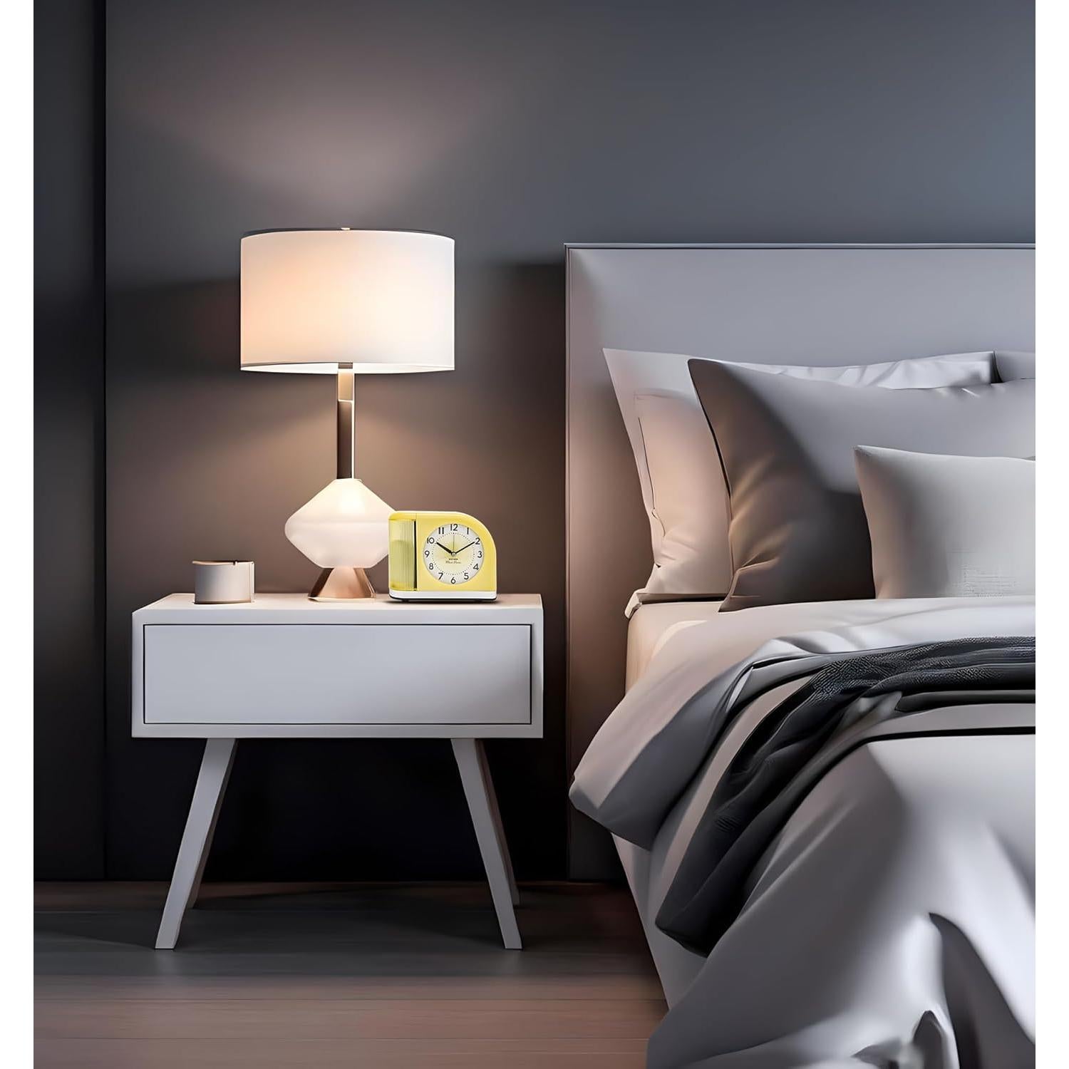 Reloj Despertador Analógico Westclox 44000Y Amarillo con USB